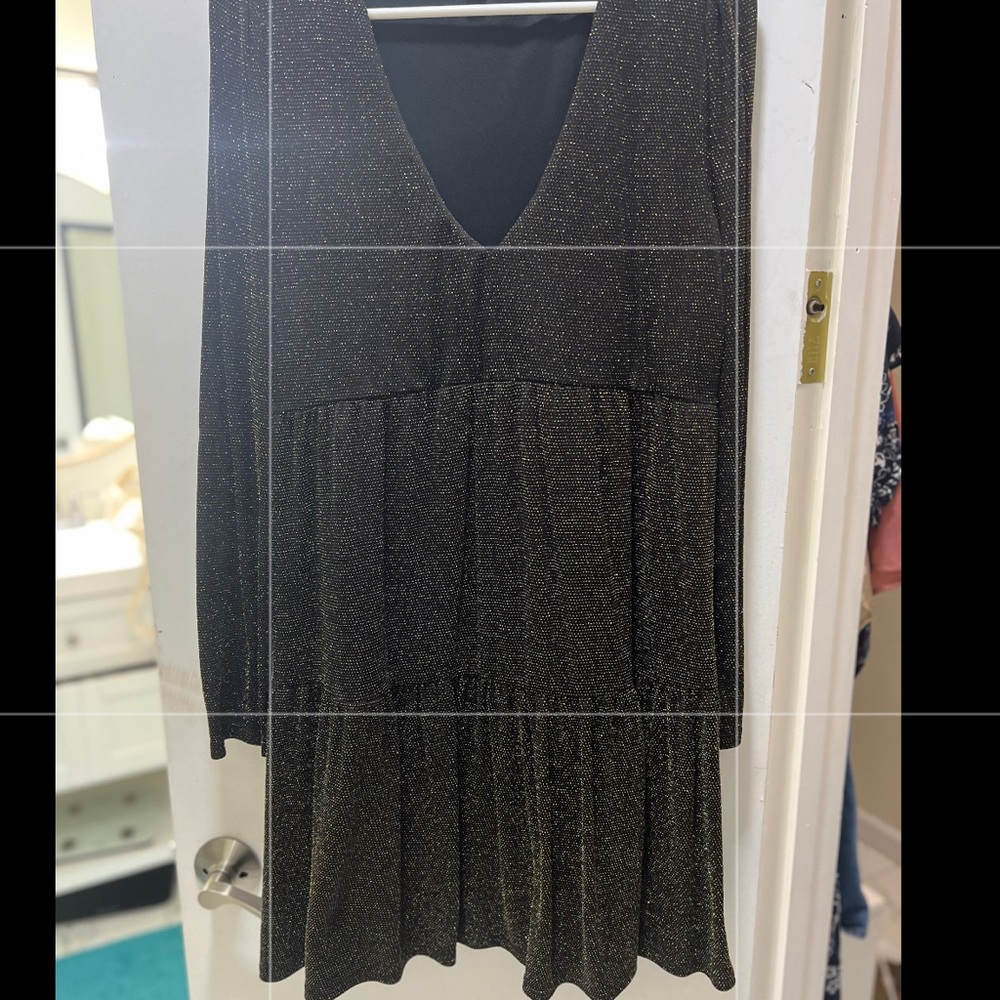 Socialite dress gold and black